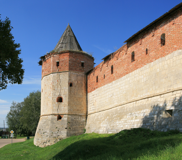 Наугольная, что у тайника)